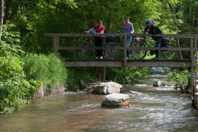 Radfahren auf dem Altenau-Radweg  © Touristikzentrale Paderborner Land / Reinhard Rohlf